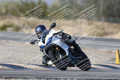 media/Dec-01-2025-Moto Forza (Mon) [[2daa91e15f]]/3-Beginner Group/Session 3 (Turn 3)/
